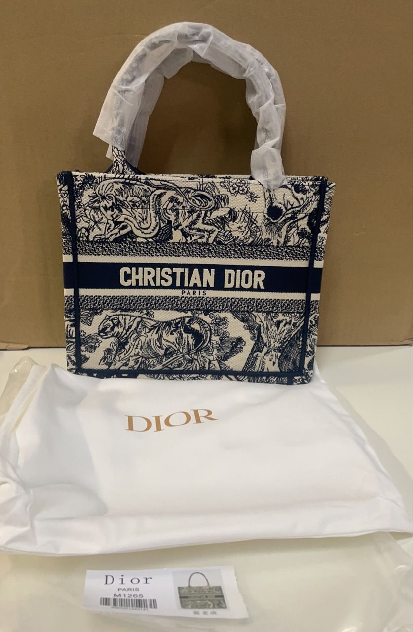 【素敵♪】DIOR Dioramour Dior Book Tote バッグ ミディアム 海モチーフの刺繍が上品☆】Dior Book Tote バッグ ミディアム