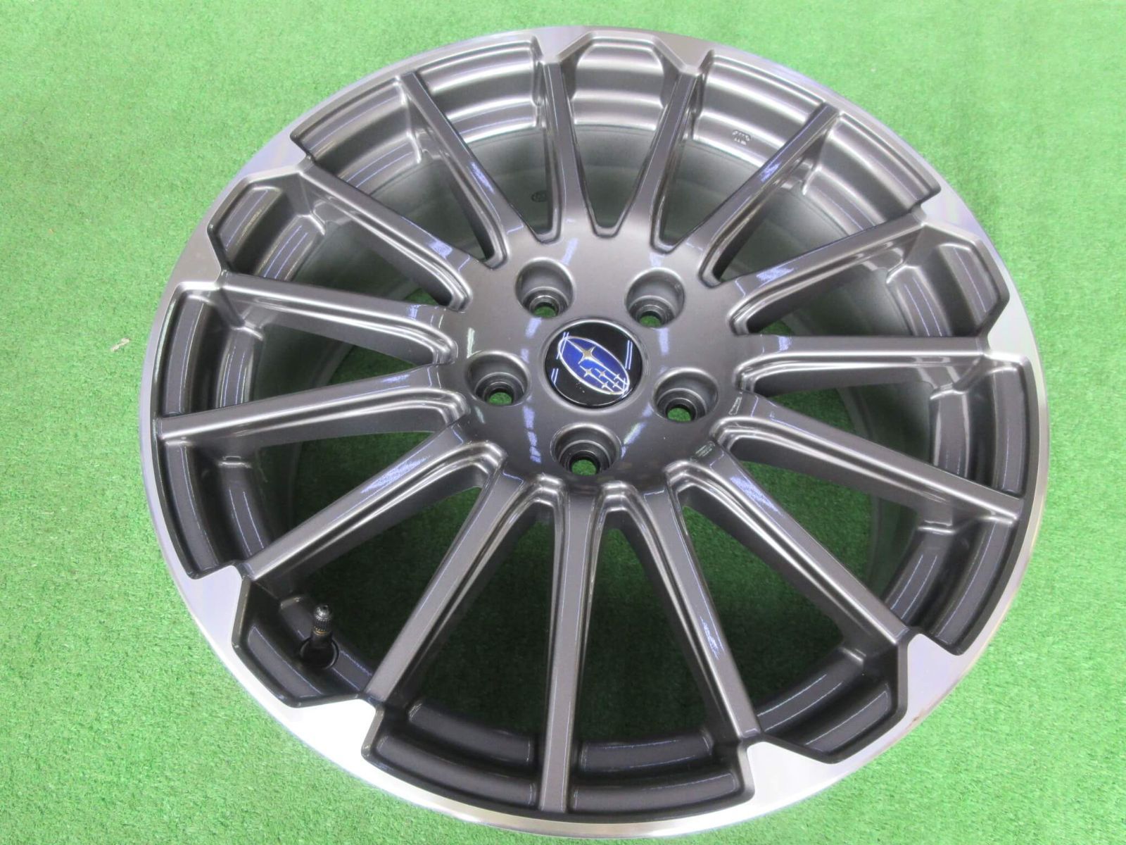 スバル ＶＭ系ＳＴＩレヴォーグ純正ホイール 7.5J-18 5H114.3 55 グレーポリッシュ です