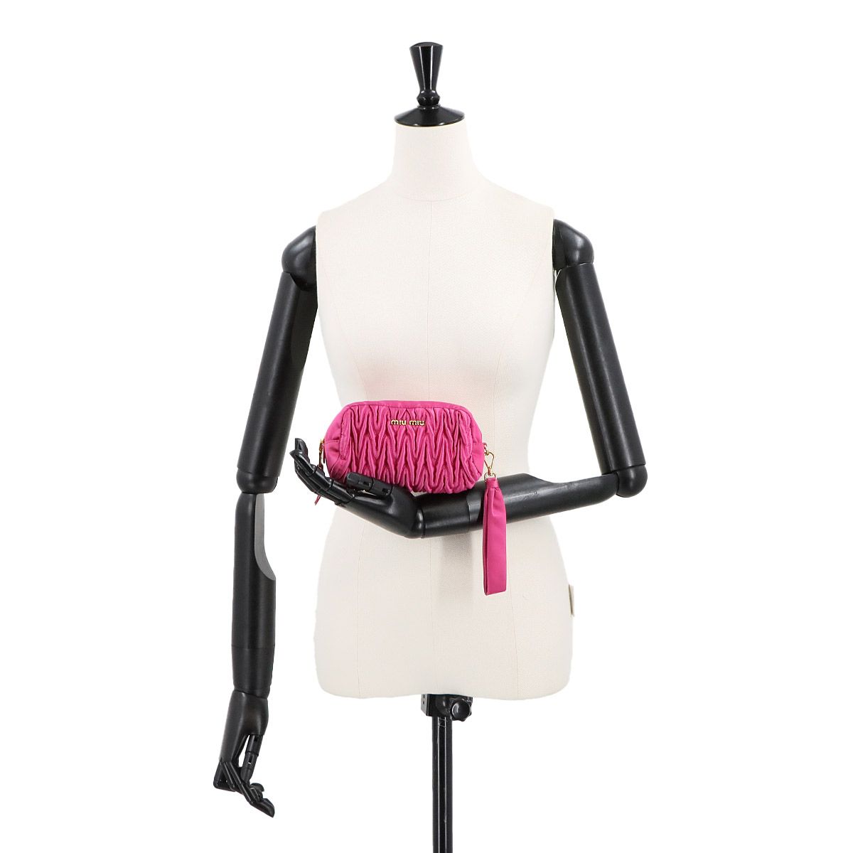 新品同様 ミュウミュウ MIUMIU マテラッセ ポーチ ナイロン ピンク  