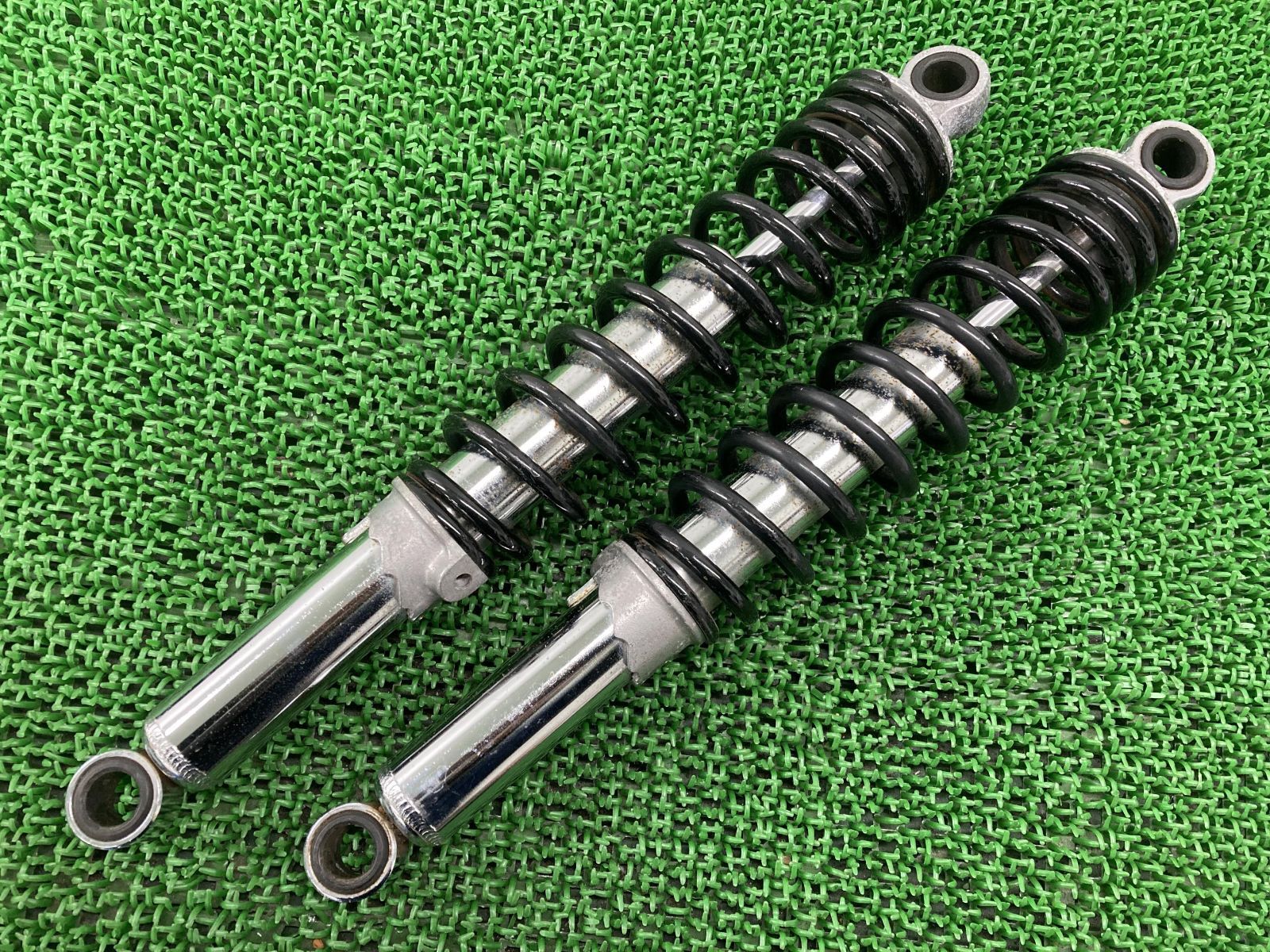グラストラッカービッグボーイ リアサスペンション 左右 スズキ 純正 中古 NJ47A NJ4BA ピッチ380mm リアショック 曲がり無し 品薄