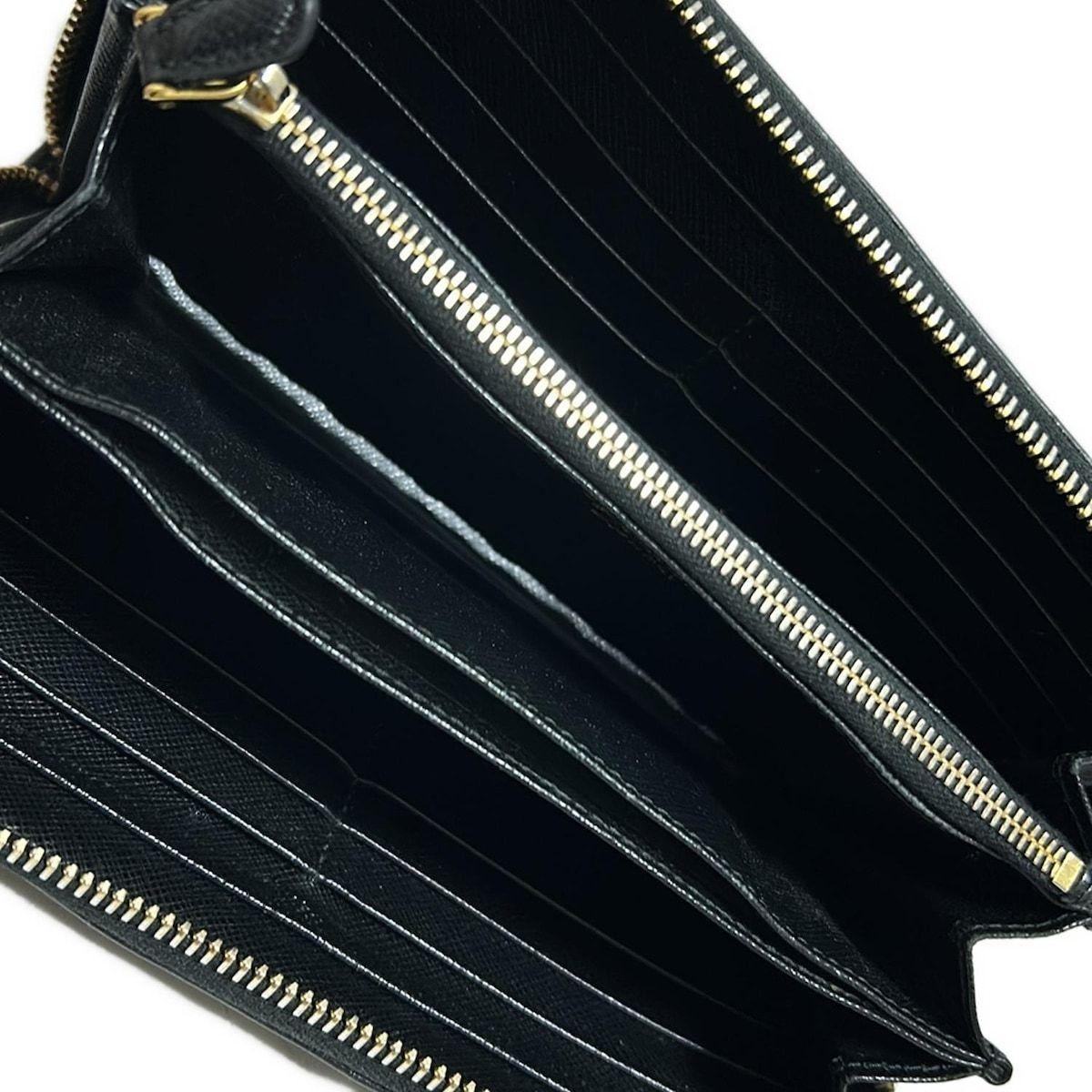 PRADA(プラダ) 長財布 - 黒 ラウンドファスナー レザー - メルカリ