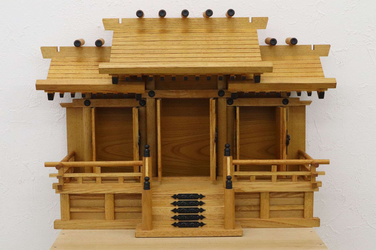 大 神棚 ケヤキ調 屋根違い 三社 階段５段