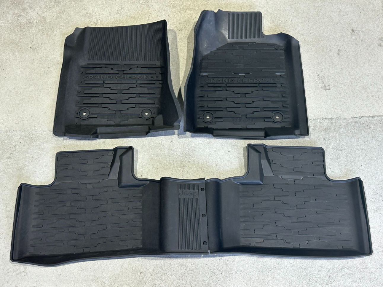 クライスラー JEEP ジープ 純正品 MOPAR OEM グランドチェロキー WK 後期 オールウェザー フロアマット 4枚セット 82215559AC ラバータイプ 品