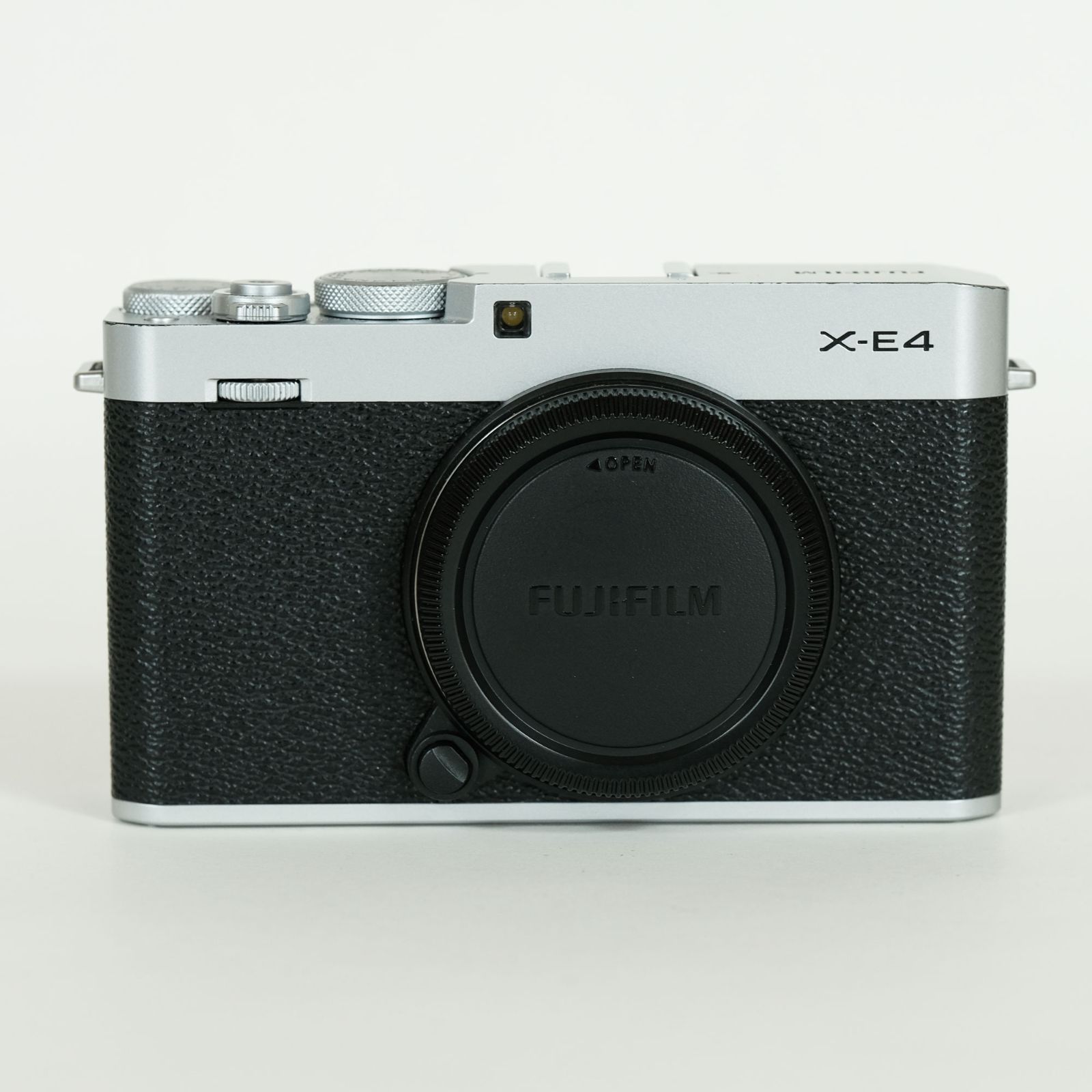シャッター数2,461回｜純正サムレスト付] FUJIFILM X-E4 ボディ 