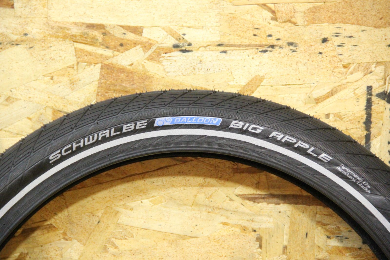 人気が高い タイヤ 自転車 BMX SCHWALBE 2.00 x 18 BIGAPPLE パーツ