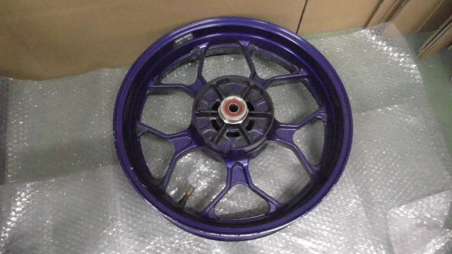 YZF-R25 RG10J-005xxx の リアホイール 1749001298