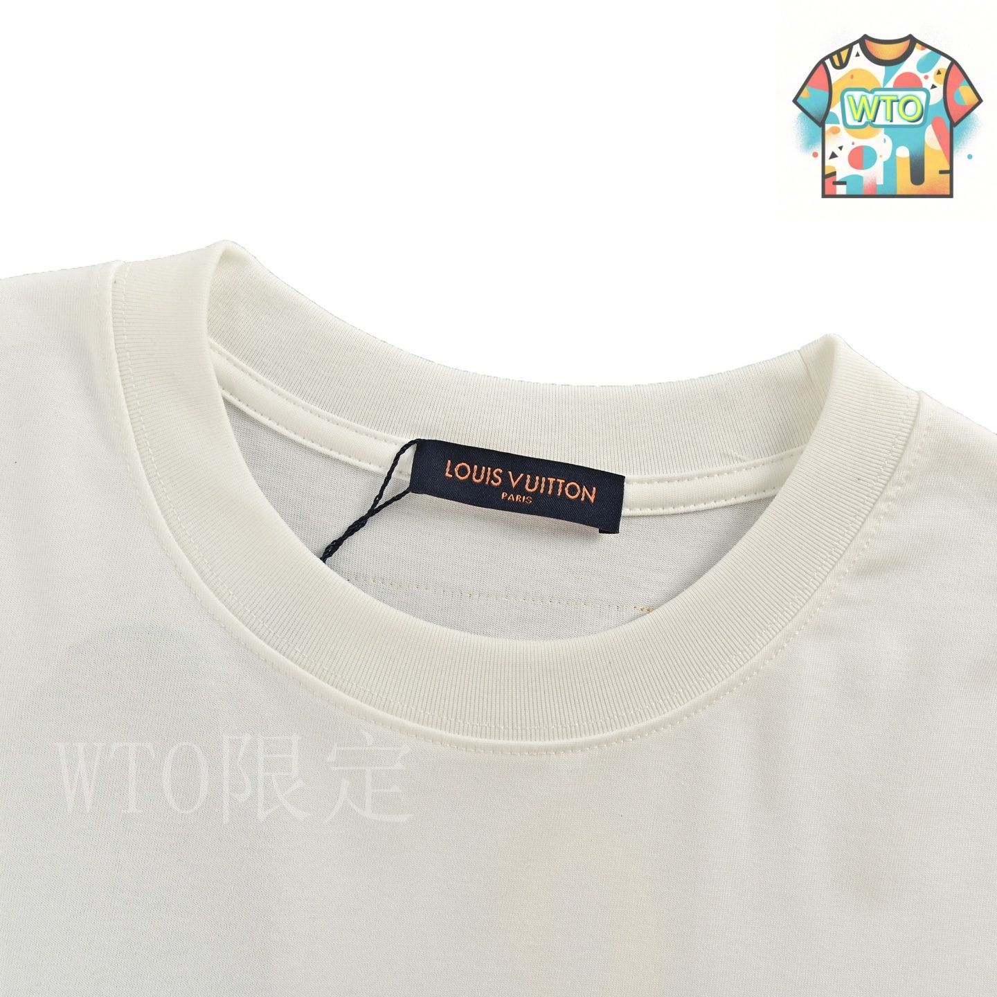 【25SS/シンプルロゴ入りでお洒落に★】Louis Vuitton シャツ 今日特価】Louis Vuitton 25ss 手描きカラーロゴグラフィティ T