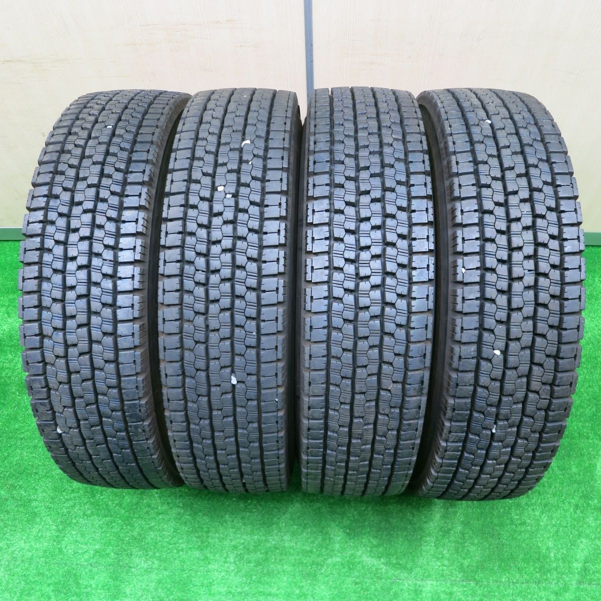 送料無料* バリ溝！23年！9.5分☆トラック タイヤ 225/80R17.5 123 