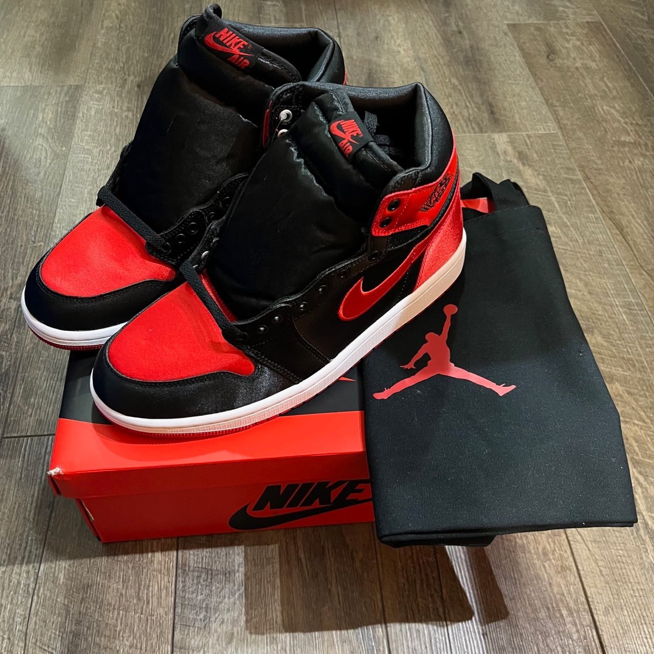 未使用品 Nike WMNS Air Jordan 1 Retro High OG Satin Bred ウィメンズ エアジョーダン1 レトロ  ハイ OG サテンブレッド スニーカー ナイキ FD4810-061 28 63228A