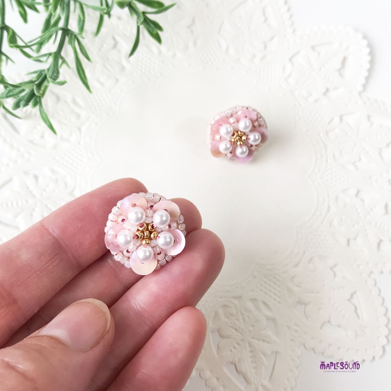 桜 ピアス ビーズ刺繍 スパンコール - メルカリ