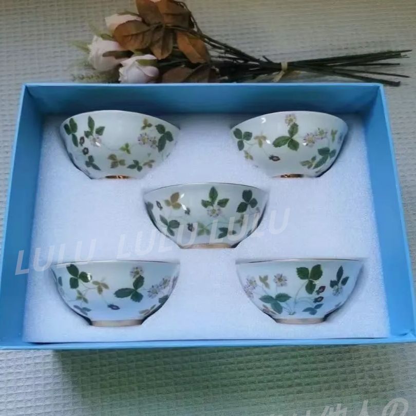 ウェッジウッドWEDGWOOD いちご柄
