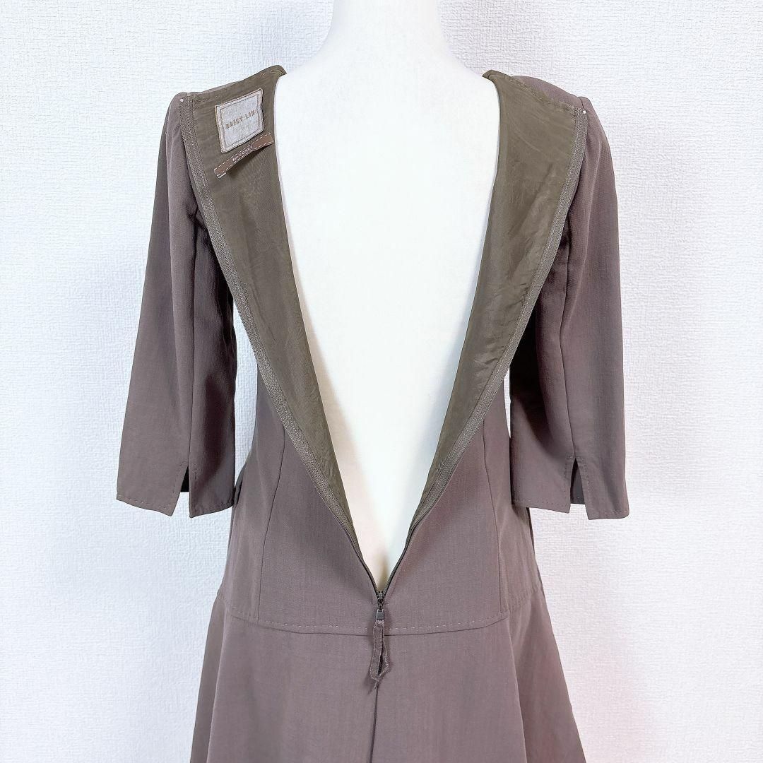 チャコールブラウン