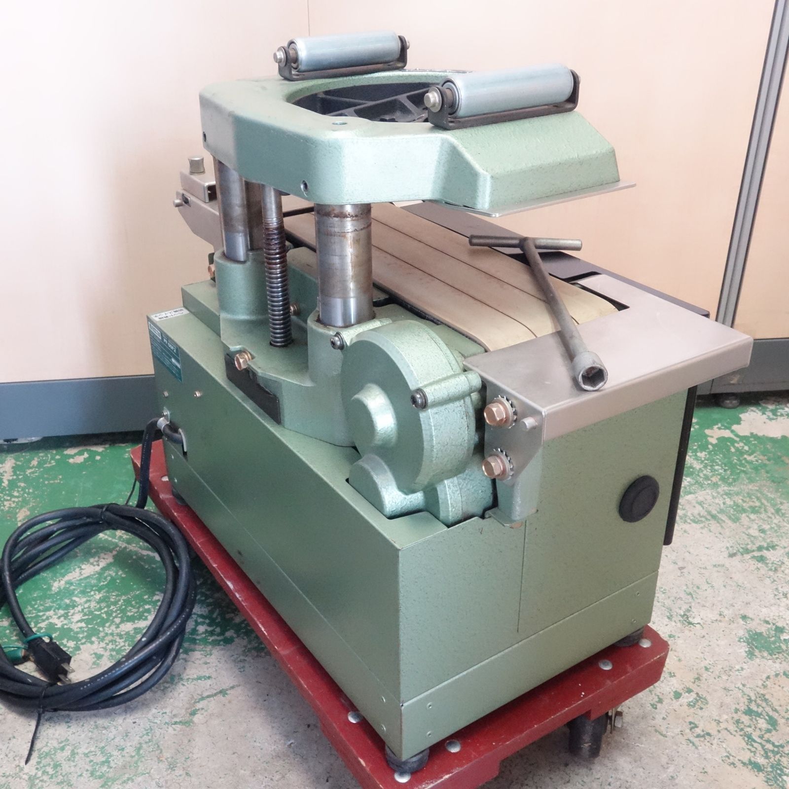 送料無料] ☆日立工機 180mm ベビー 超仕上 かんな盤 100V PF60F2 