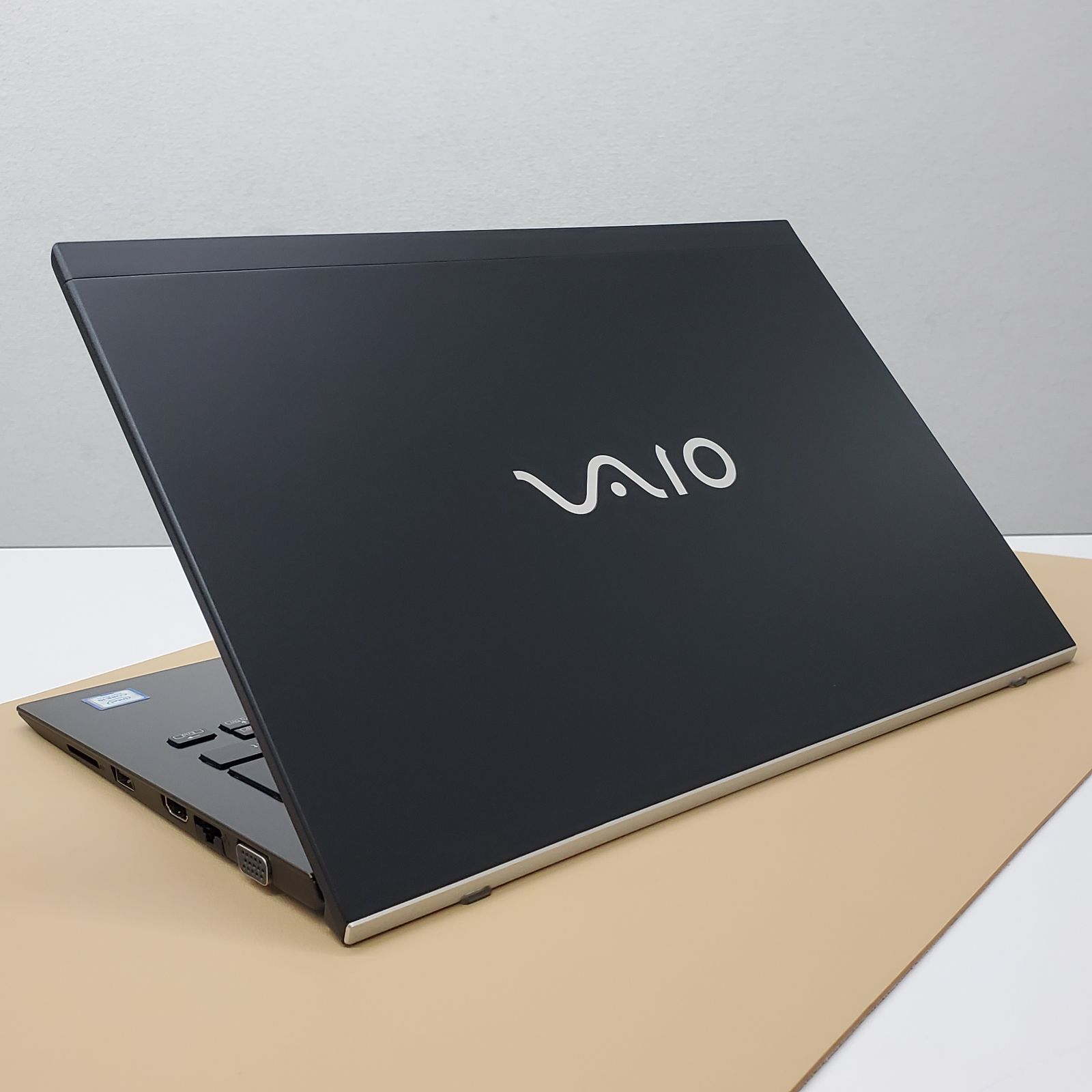 13.3型ノートパソコン 2020年製