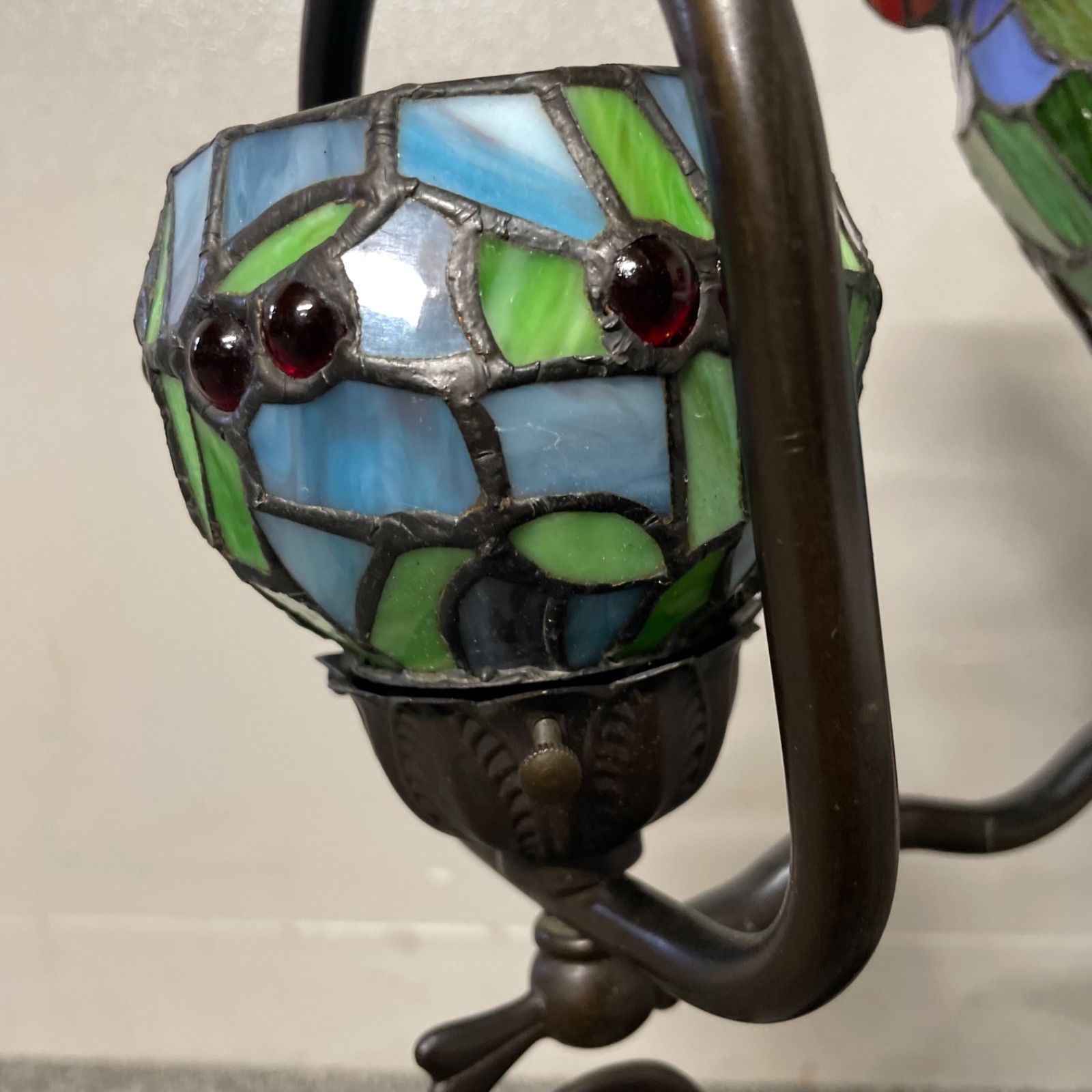 オウムのステンドグラスランプ Amazon.co.jp : Byrotson トンボのオウムの床ランプのティファニーの