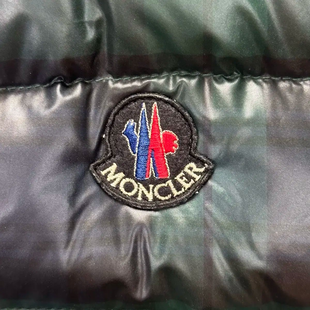 0 サイズ MONCLER(モンクレール) ワッペン ロゴ ダウンベスト