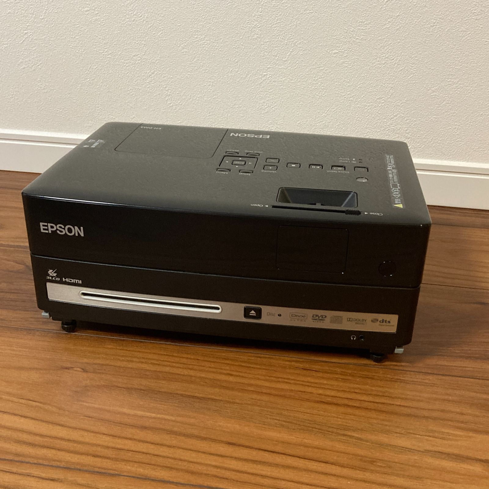 旧モデル エプソン dreamio DVD・スピーカー一体型ホームプロジェクター(3000:1 2000lm) EH-DM3 - 3