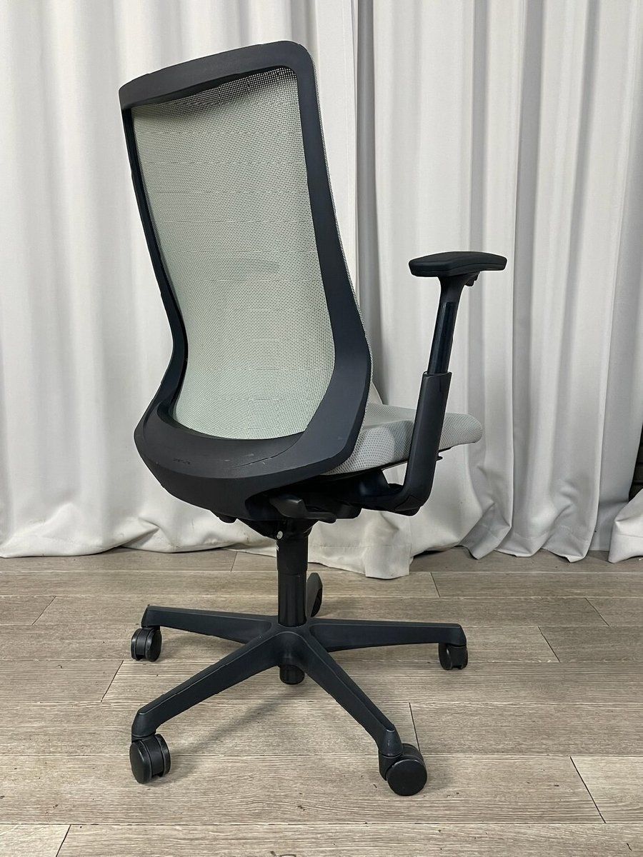 フルーエント デスク