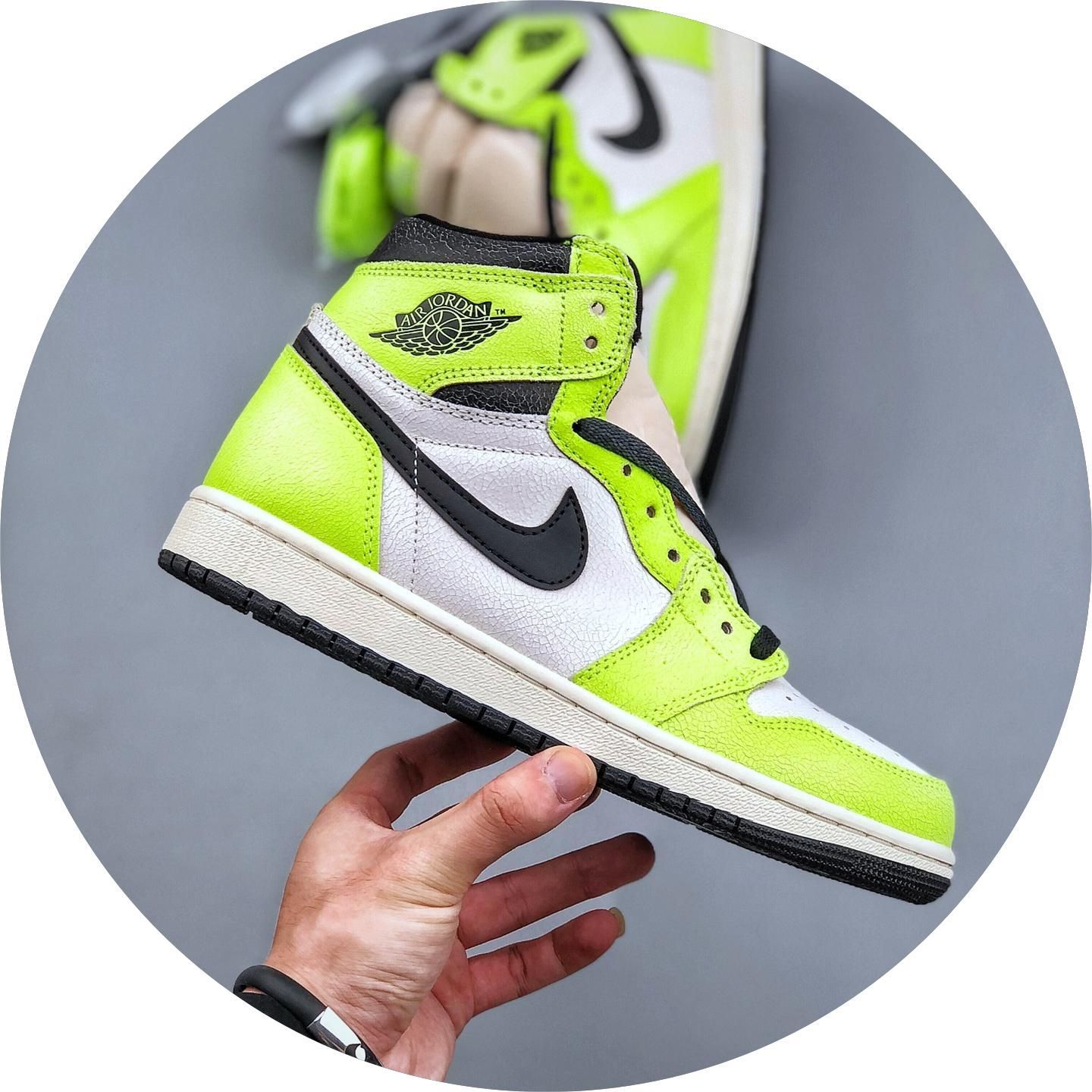 【お買い得】Nike エアジョーダン 1 レトロ ハイ OG ビジョネア ボルト ホワイト ナイキ Air Jordan 1 Retro High OG Shoes 'Volt Visionaire'【並行輸入】 男女兼用です