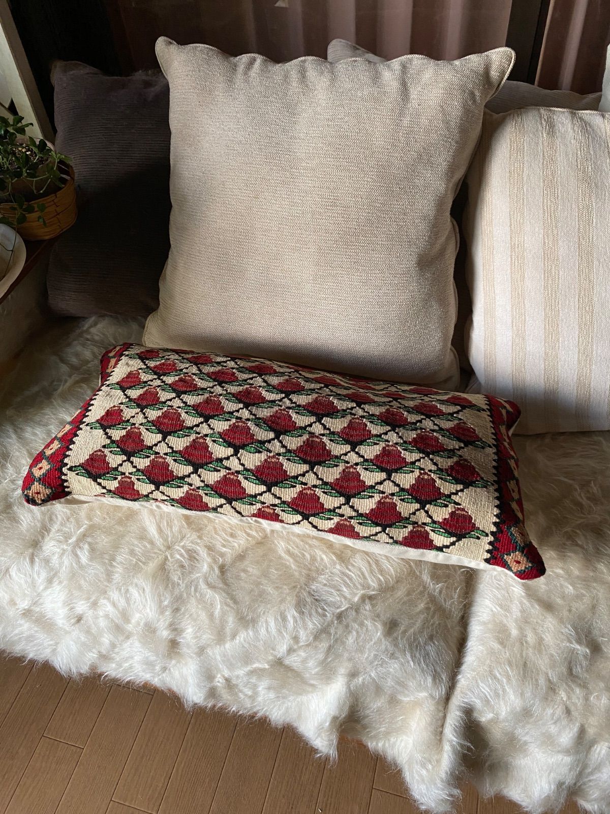 当店オリジナル王族のために織られたセネキリム薔薇柄のヘラティ模様が素敵なクッションカバー使いやすい横長サイズ中身なしで椅子やソファにも