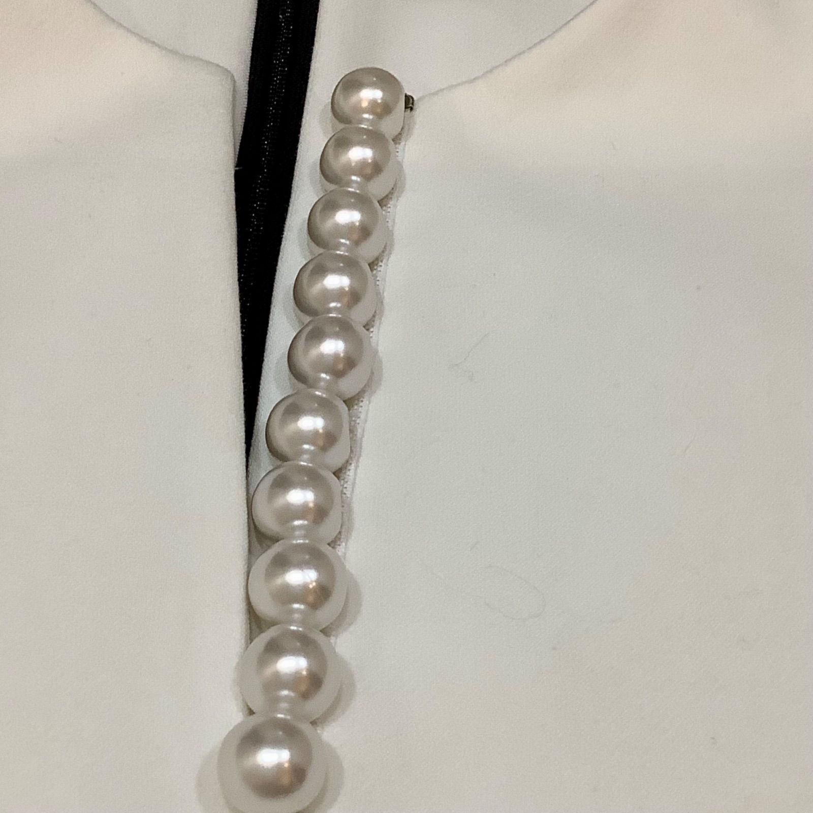 滝川クリステルさん着 YOKOCHAN ヨーコチャン ぺタルスリーブパール  