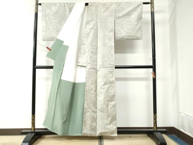 平和屋着物●本場大島紬　白大島　9マルキ　160亀甲　短冊花唐草文　正絹　逸品　CAAW8685yc 平和屋着物○本場大島紬 白大島 9マルキ 160亀甲 短冊花唐草文 正絹