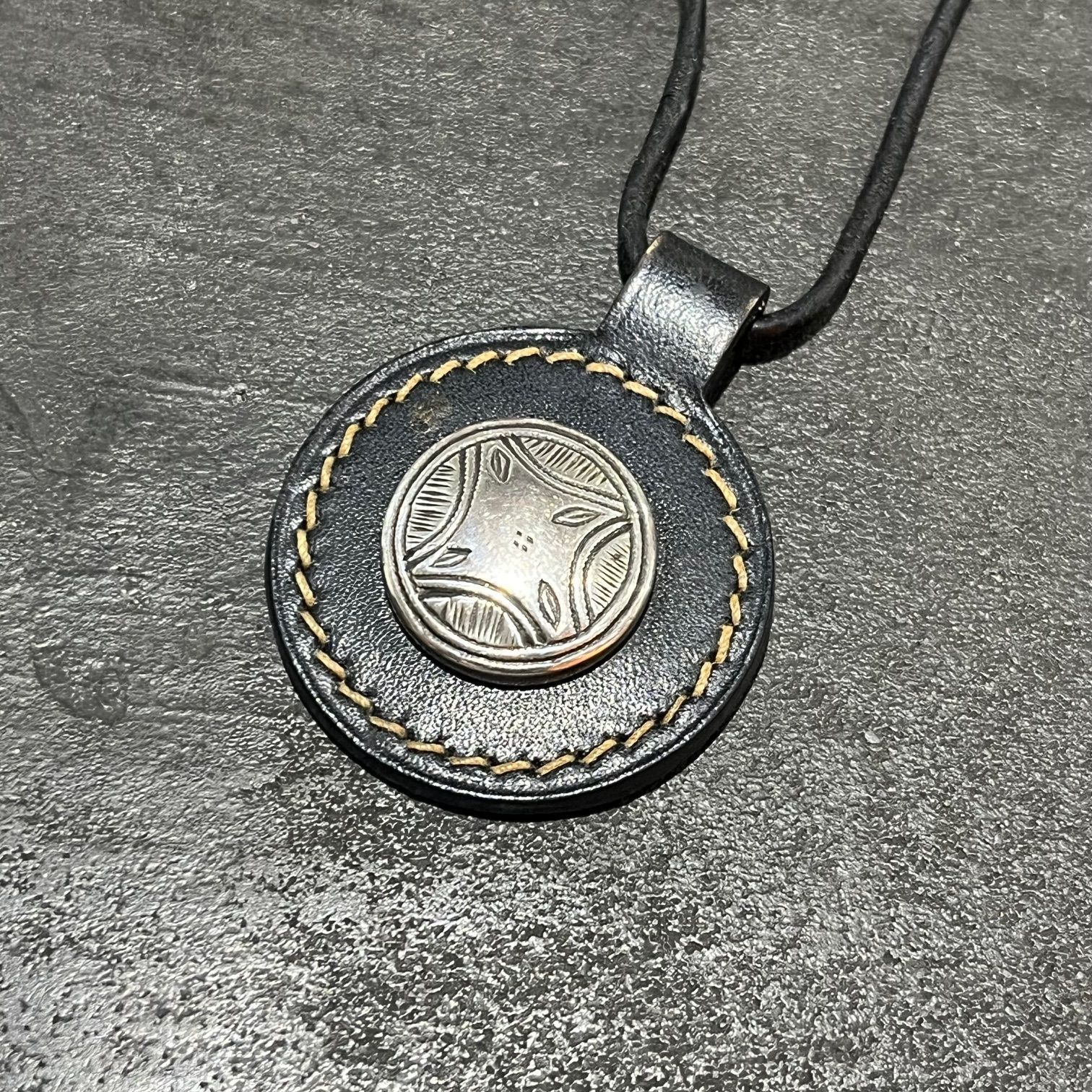 HERMES エルメス トゥアレグ ネックレストップ グレー 工場 レザー