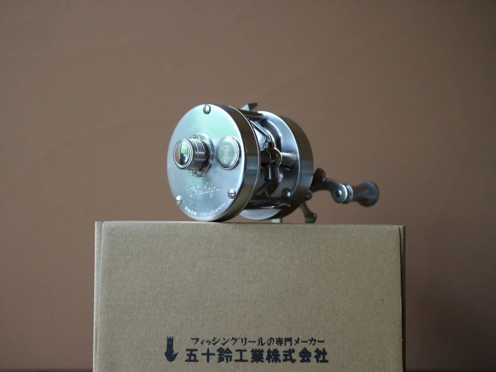 五十鈴工業 BC621SSS SILVER BC621 SSS SILVER 五十鈴リール 未使用品