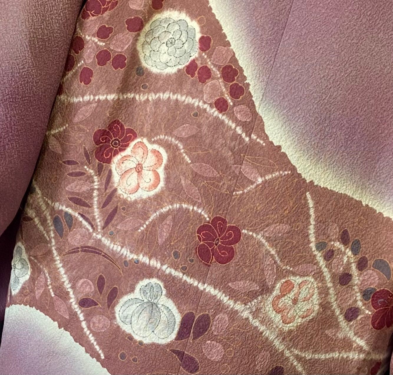 薄紫の花模様の道行〉SALE 絵羽 暈し染め しぼ 未使用に近い美品 裄  