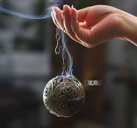 圓式吊香炉銀色 透かし彫刻 置物 透丸形吊灯籠 香炉 古民具 DB2478 新品・未使用】円形吊香炉 透かし彫刻 銅吊り具時代 透丸形吊灯