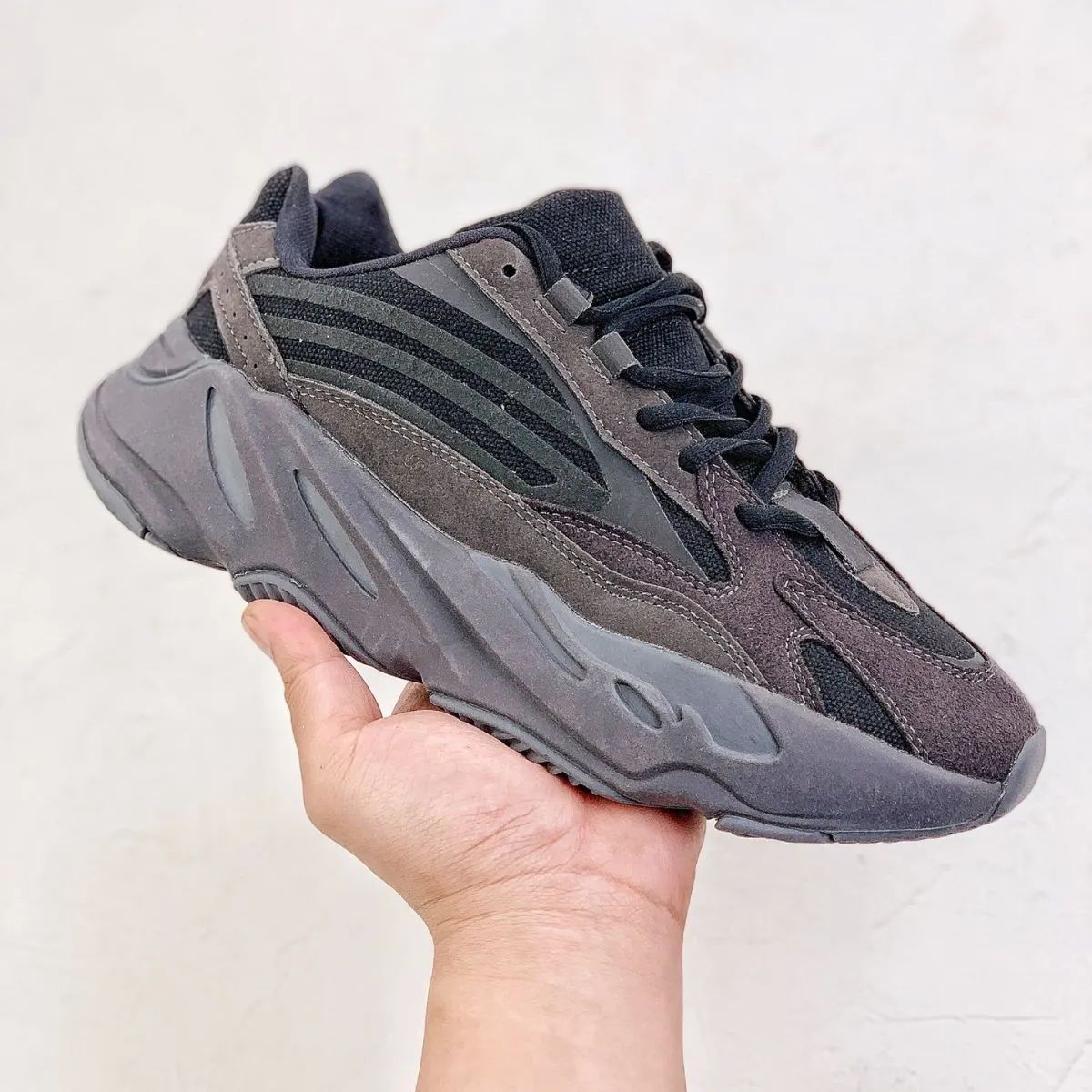 Adidas YEEZY 700 V2 STATIC アディダス イージーブースト 男女兼用 - メルカリ