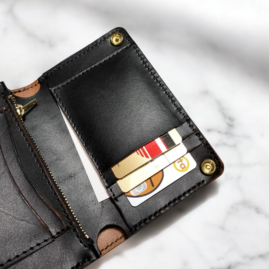 チャーリーブー　栃木サドルレザー 本革 ミドルウォレット 真鍮ボタン 受注製作品 紙幣ポケット付きミドルトラッカーウォレット 栃木