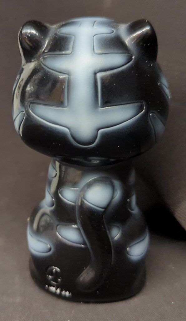 丸八玩具 マルハチの干支シリーズ 寅 2022 丸八玩具 マルハチの干支シリーズ 寅 2022 黒成型/白/赤目