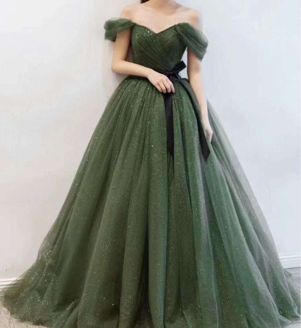 シンプルオシャレなグリーンのオフショル イブニングドレス - メルカリ