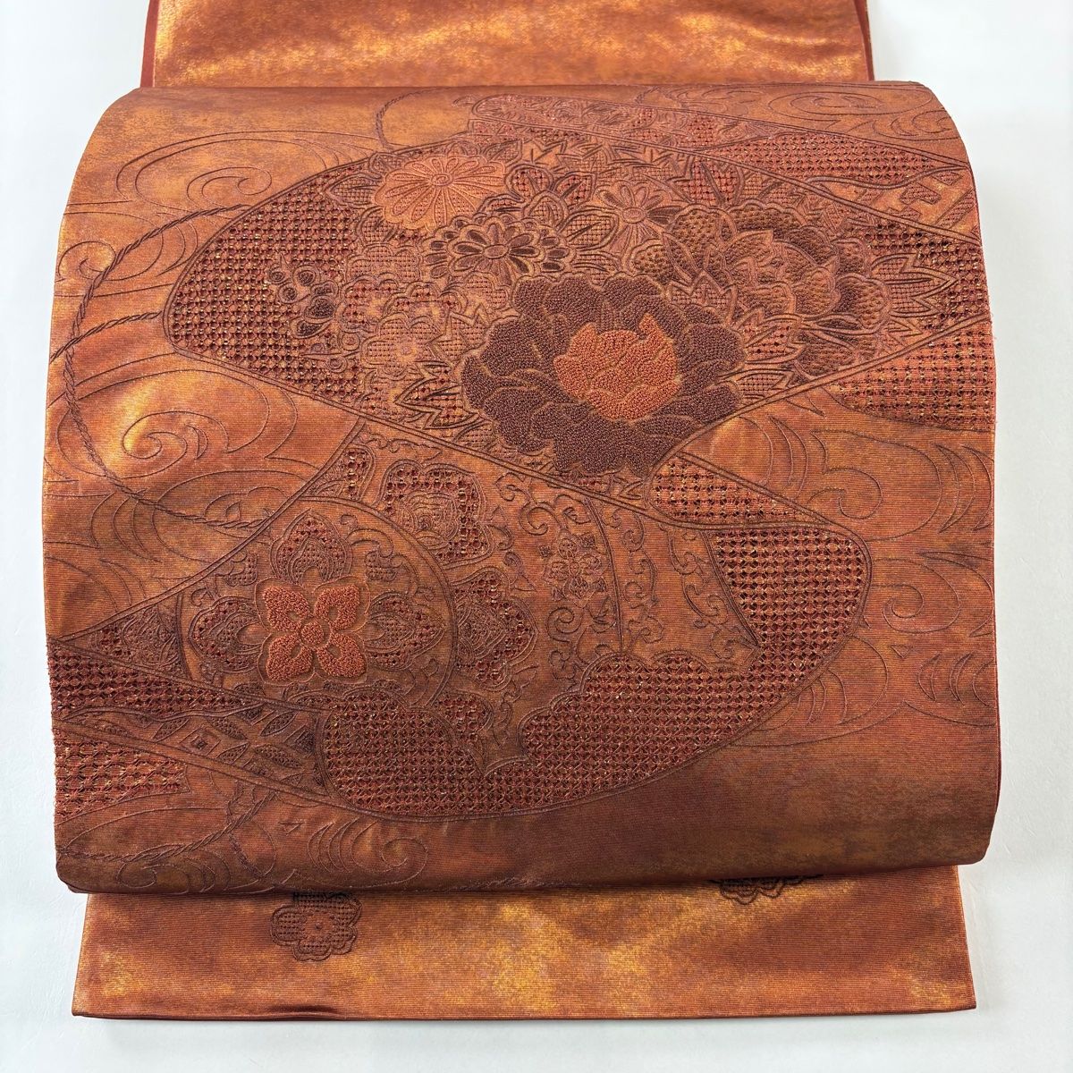 袋帯 秀品 巻物 草花 刺繍 箔 赤茶 お太鼓柄 正絹