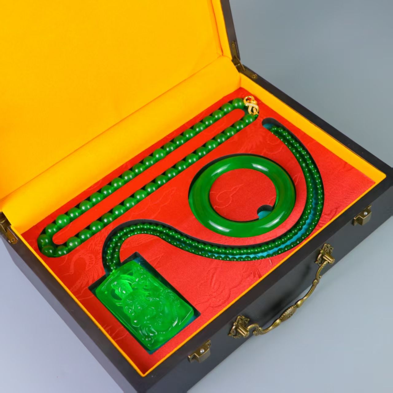 清代 宮廷御蔵 髙氷翡翠彫 帝王緑 ネックレス 腕輪 アクセサリ 置物 時代物 旧家蔵岀し 唐物 中国古 R092618