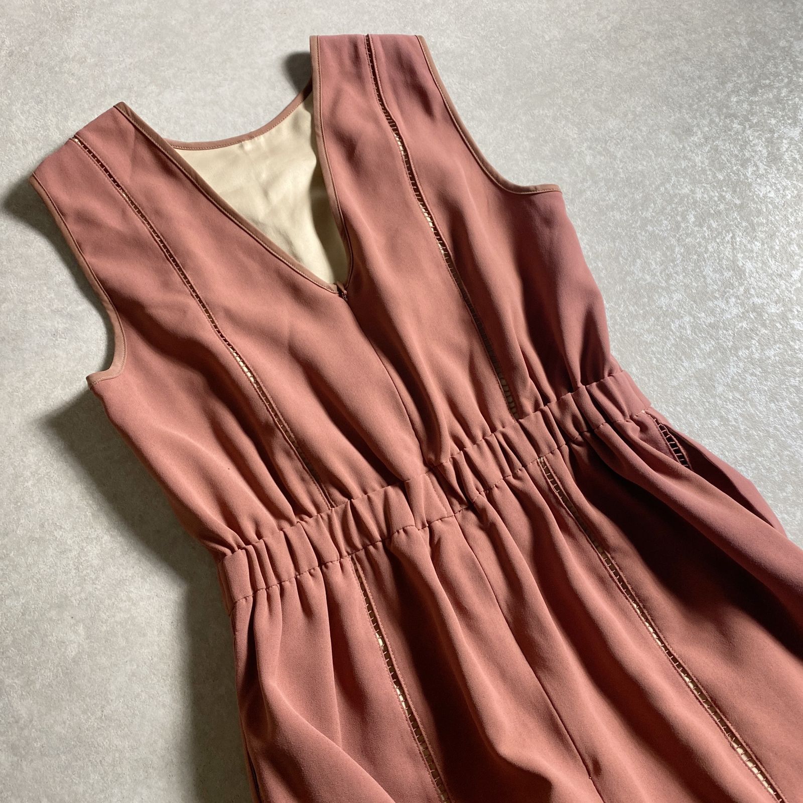 【新品タグ付き】 Ameri vintage プリーツワイドベルトロンパース 新品タグ付き】 Ameri vintage プリーツワイドベルトロンパース