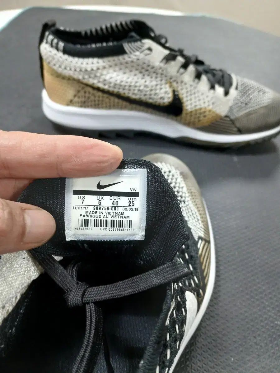 NIKE ナイキ Flyknit レーサー G コラッピング 250mm