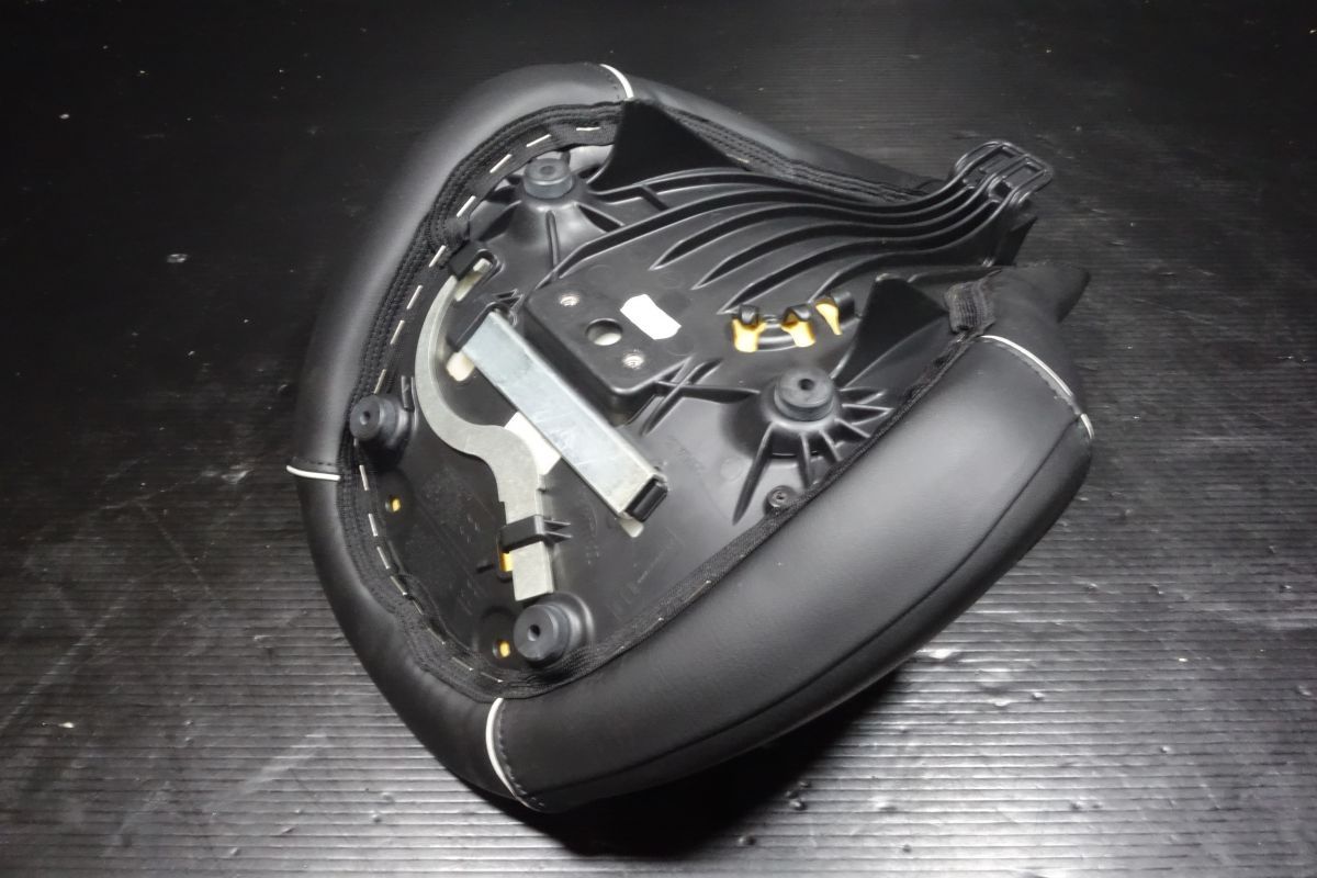 メイン フロント シート 車載工具 ボンネビル スピードマスター トライアンフ 純正 TRIUMPH BONNEVILLE R20251007 BRIGHTFACE_UK