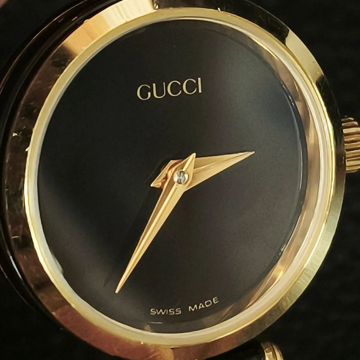 【稼動品】GUCCI グッチ 2000L シェリーライン ゴールド 黒文字盤 GUCCI グッチ シェリーライン クォーツ 腕時計 黒文字盤 - メルカリ
