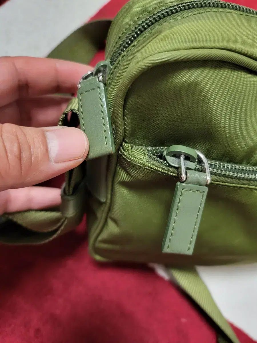 デザイン性が高い プラダ リナイロン メッセンジャーバッグ アンティーク