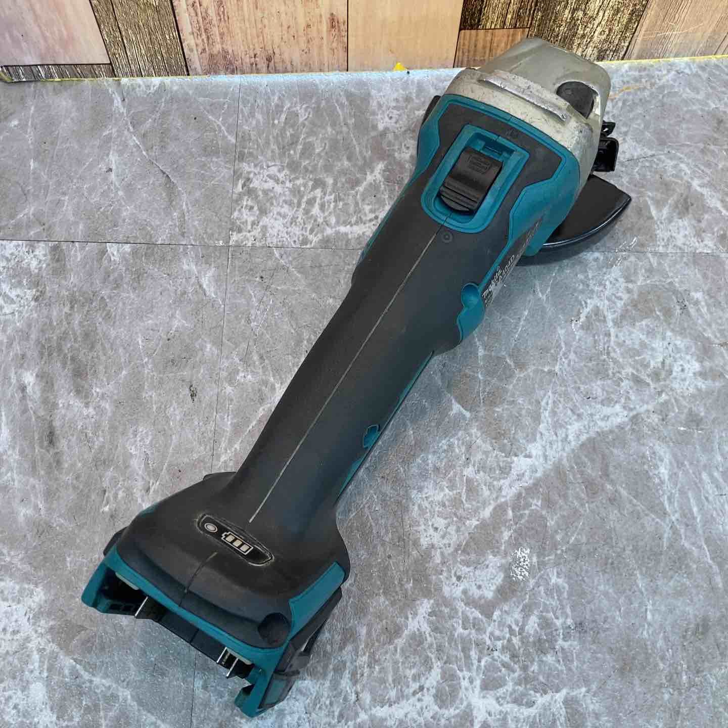 makita 100mmコードレスディスクグラインダー