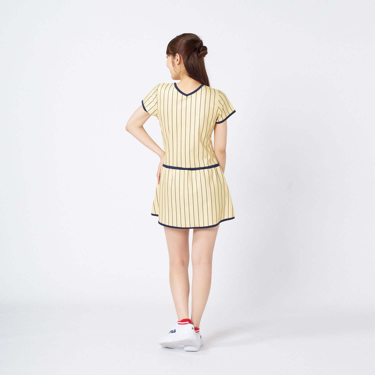 フィラ FILA テニス ワンピース レディース ウィメンズ 女性 大人 半袖 スコート スカート ウェア ロゴ ストライプ ラップ調 部活動 クラブ サークル スクール 練習 試合 EL0231 34Z アイボリー LLC-HASEGAWATOSO_COM