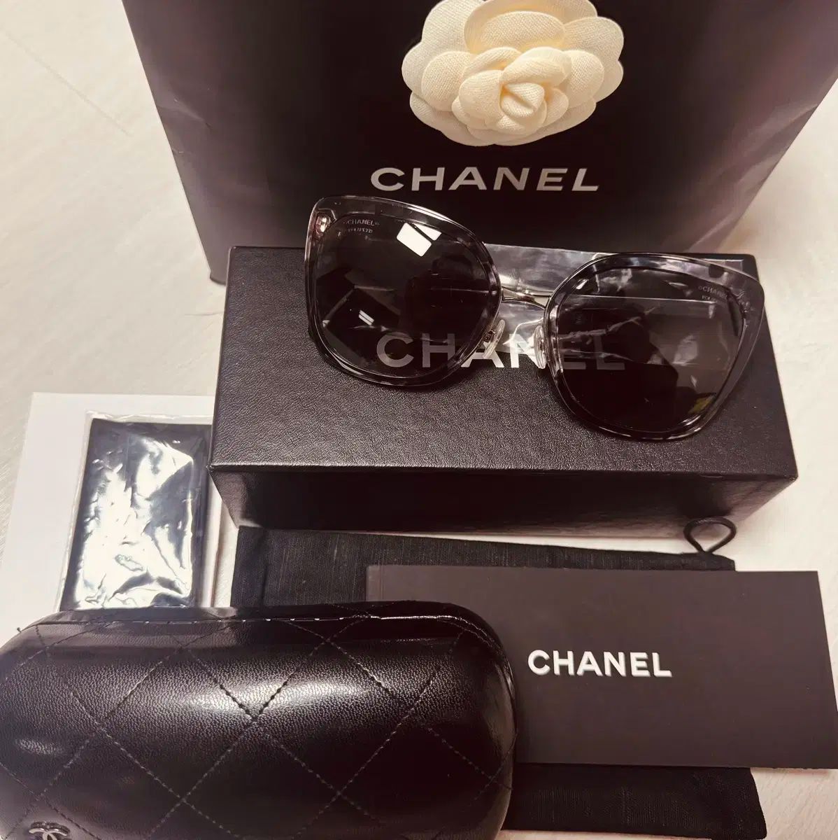 CHANEL シャネル