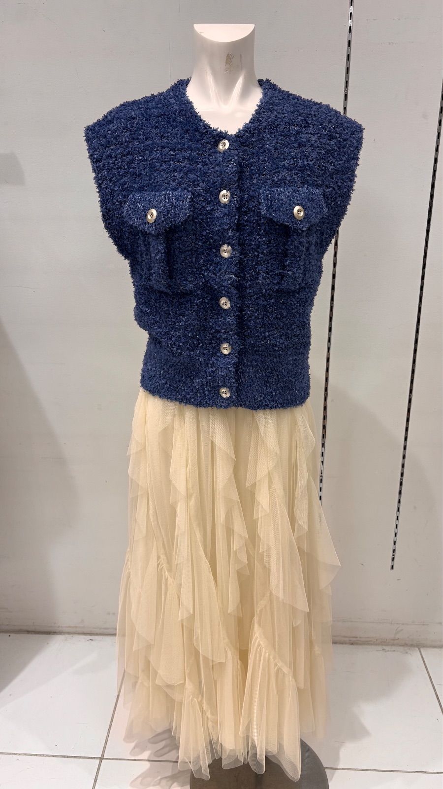 チュールエスカルゴフリルフレアスカート COCO DEAL - メルカリ