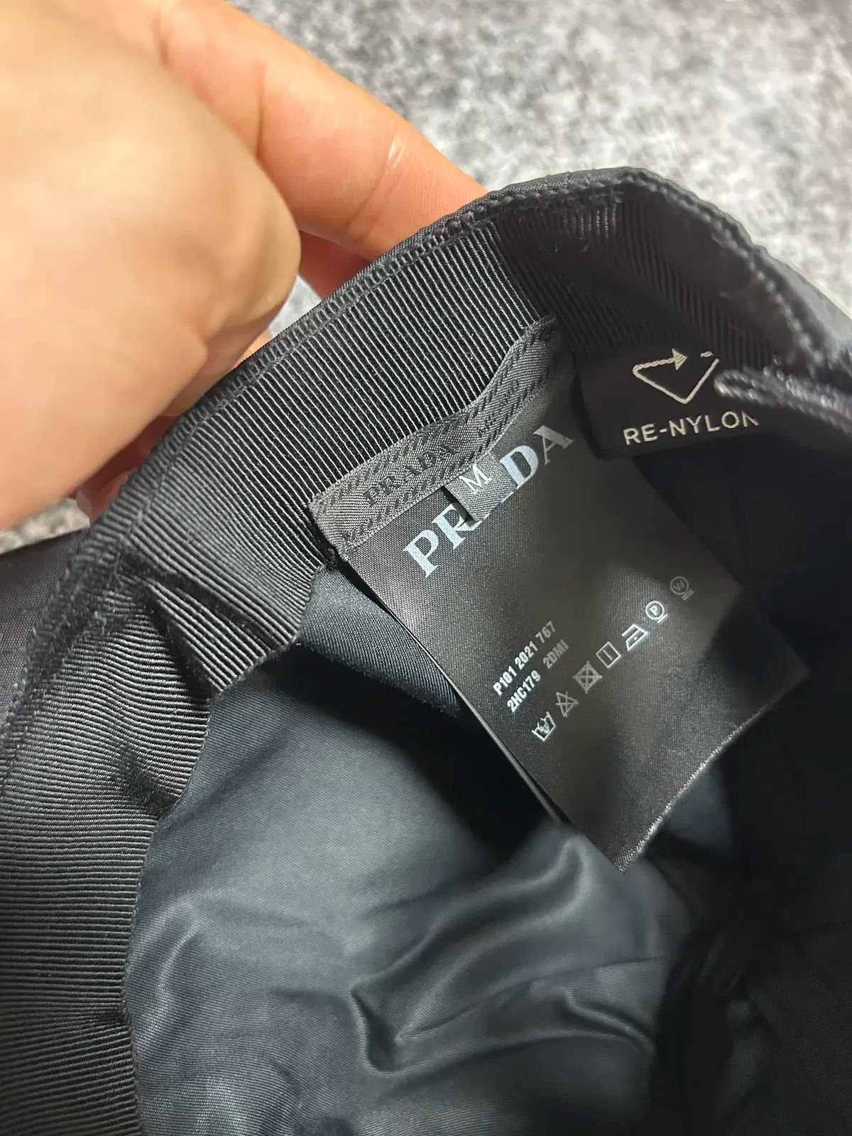 PRADA プラダ ナイロン ベースボール キャップ ブラック Mサイズ