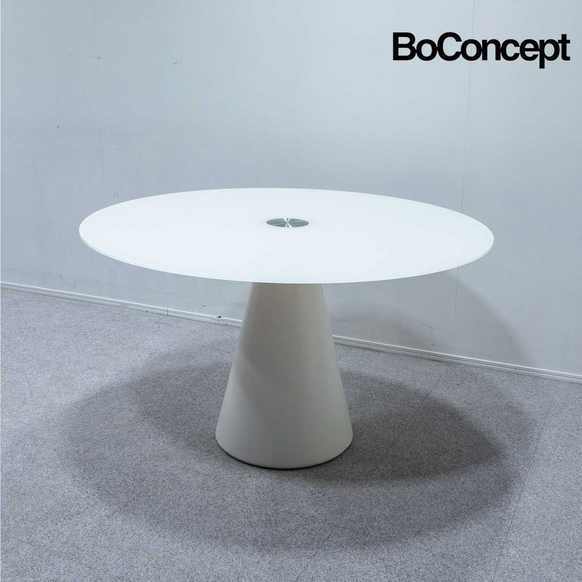 中古品】BoConcept ボーコンセプト MADRID マドリッド ダイニング テーブル ガラス天板 ホワイト モートン・ゲオーセン 定価49万【配送要確認】  - メルカリ