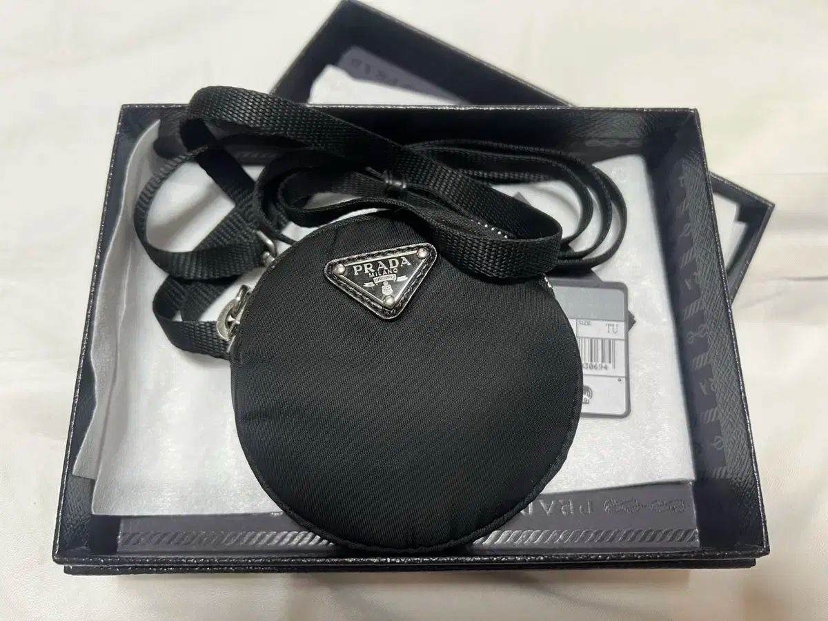 PRADA プラダ トライアングルロゴ 円型 アームバンディング ミニ ポーチ ブラック 1TT129 DECORATOM_COM_BR