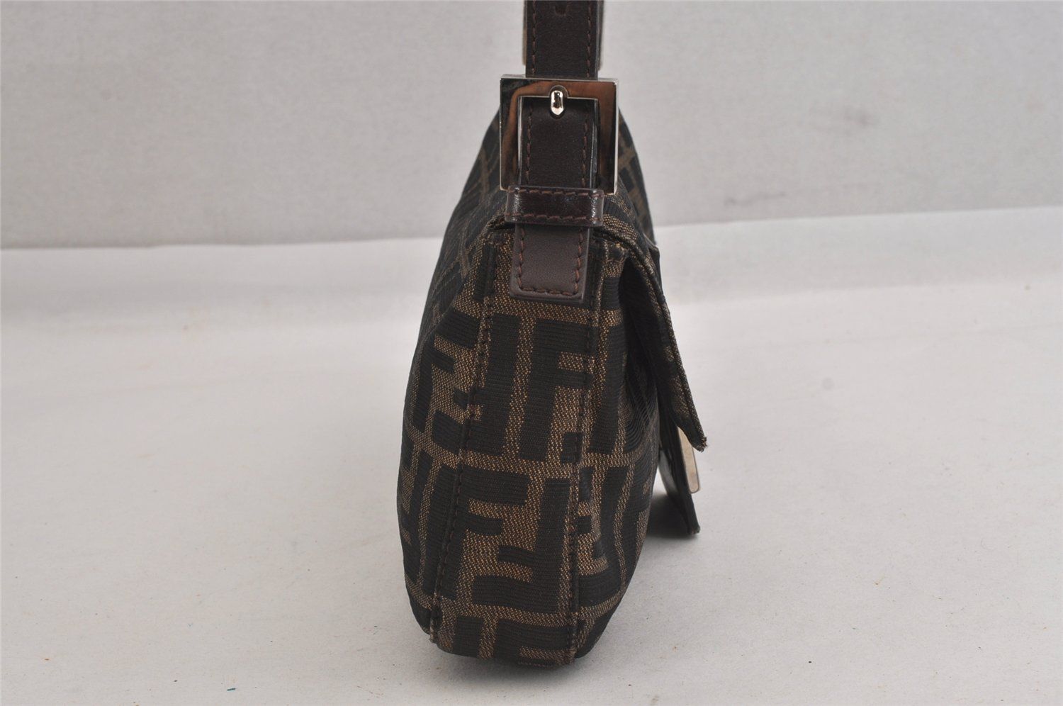 ヴィンテージ】FENDI（フェンディ）マンマバケット スエードショルダー