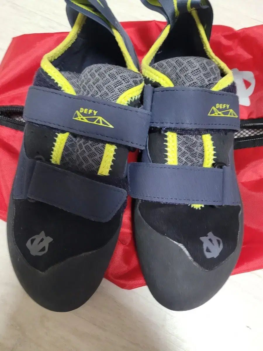 evolve Defy クライミングシューズ 235mm